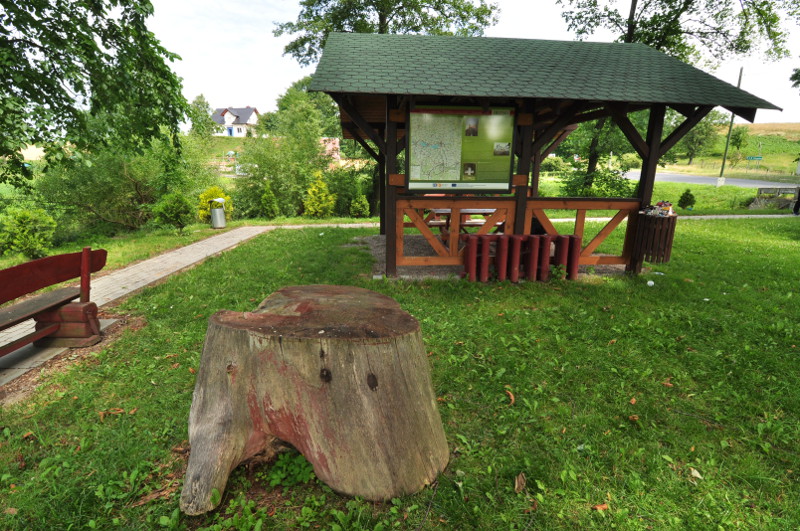 Nowaki - wiata i lipy